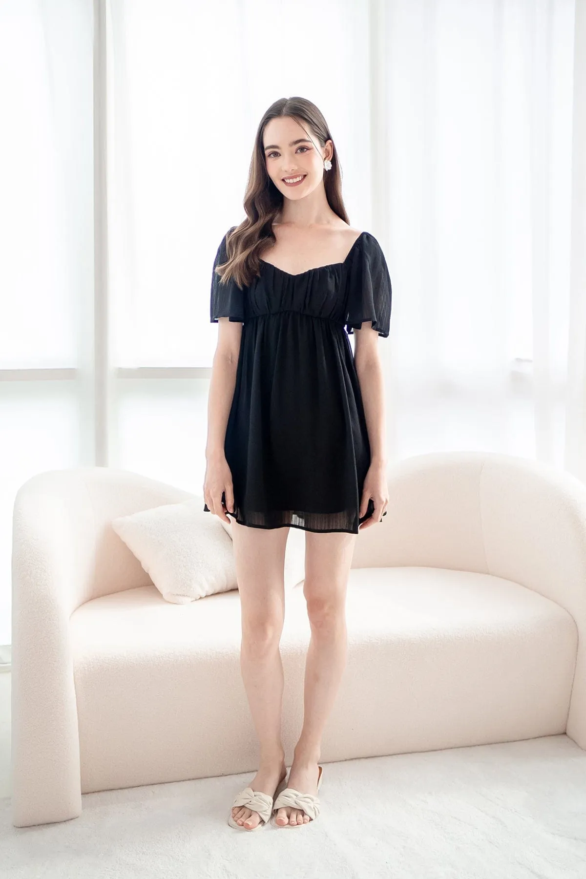 ALLIE SLEEVED BABYDOLL DRESS IN BLACK