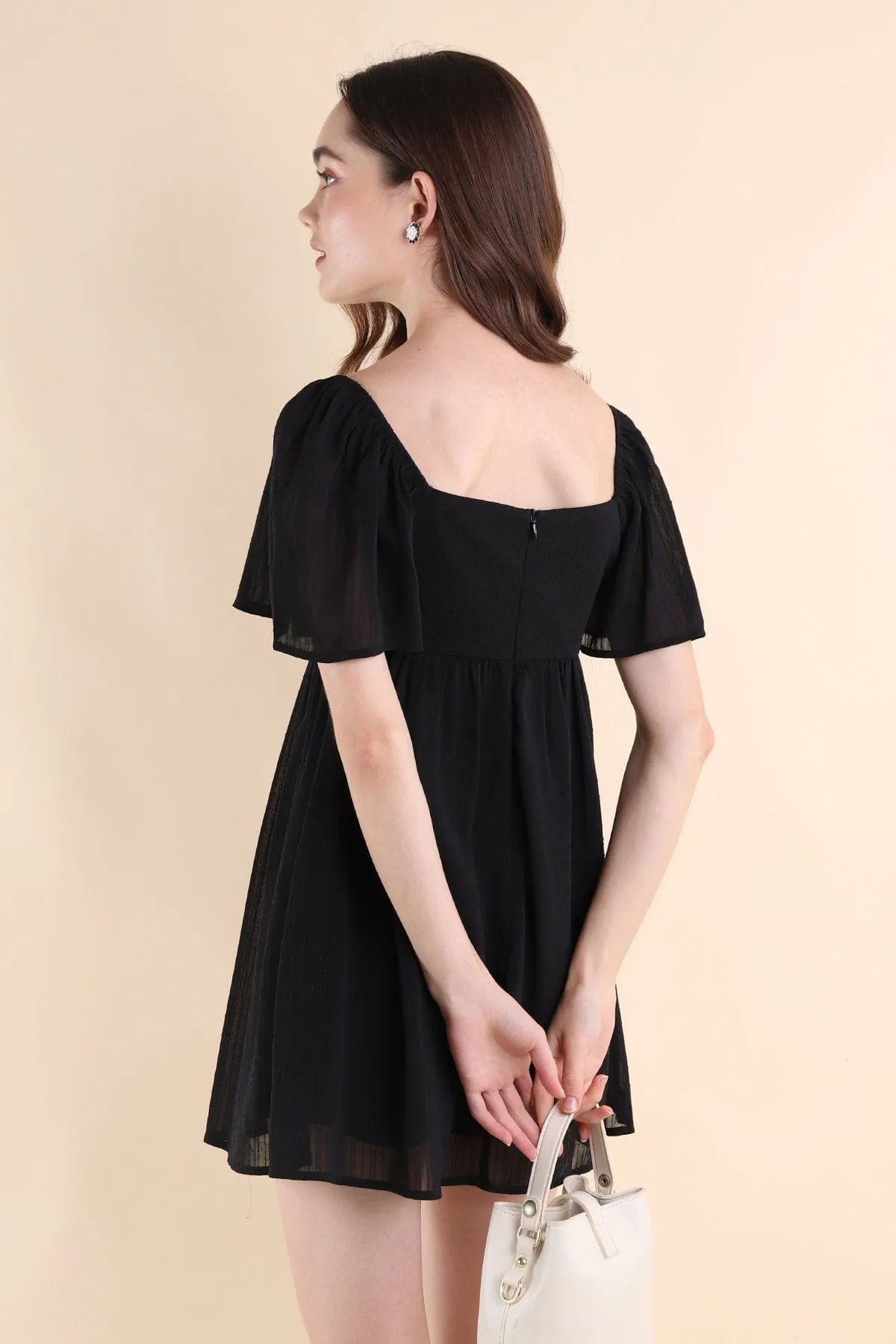 ALLIE SLEEVED BABYDOLL DRESS IN BLACK